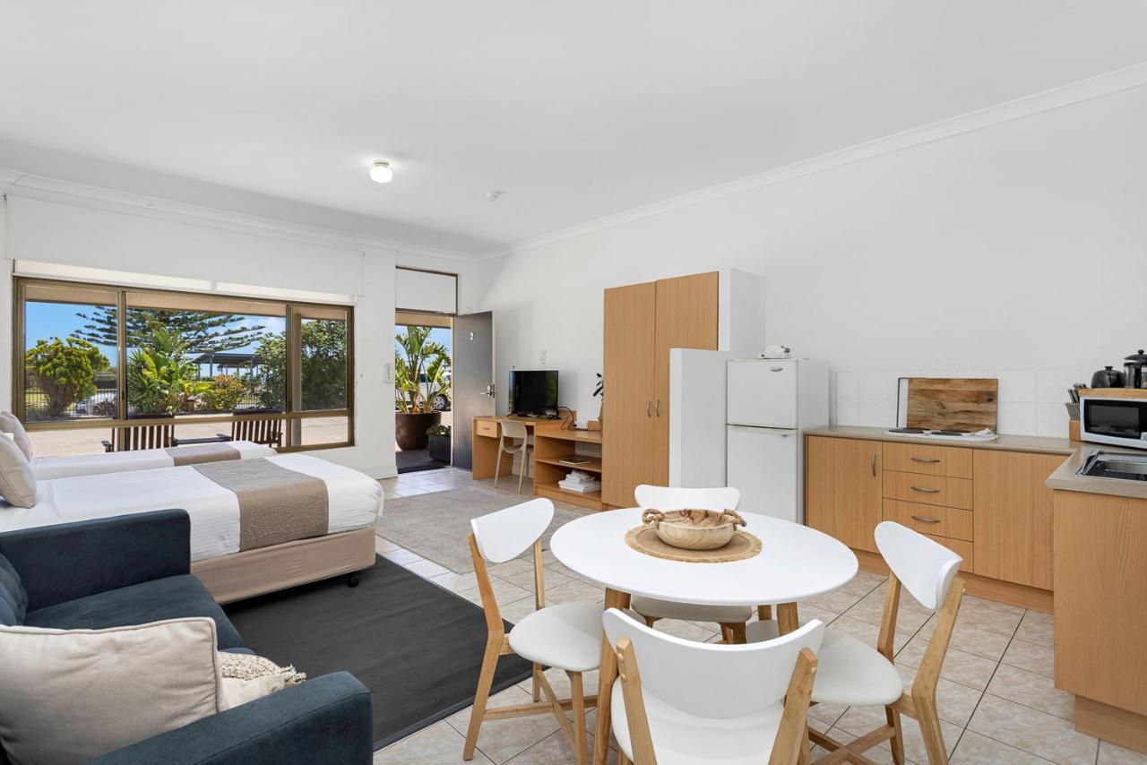 Coast Motel And Apartments Port Noarlunga Buitenkant foto